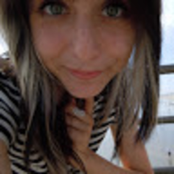 Meet your Posher, Courtney - Picture 1 of 1